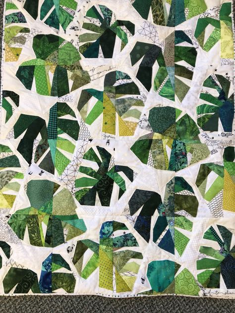 Botanical Quilt Patterns, Plant Quilt Pattern, Ivy Quilt, Botanical Quilt, Plant Quilt, Customizing Clothes, Leaf Quilts, Tropical Quilts, Leaf Quilt