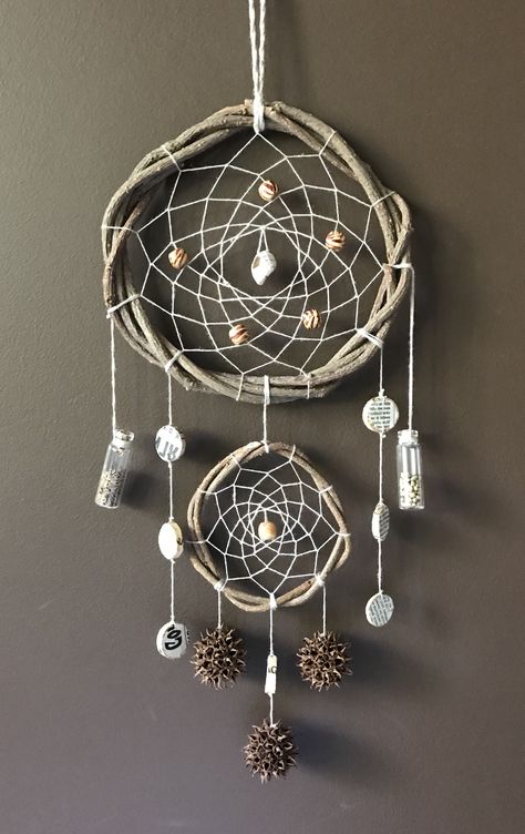 Natural Dream Catcher Diy, Willow Dream Catcher, Stick Dream Catcher, Nature Dream Catcher, Natural Dream Catcher, Homemade Dream Catchers, Wood Dream Catcher, Diy Dream Catcher, Dream Catcher Tutorial