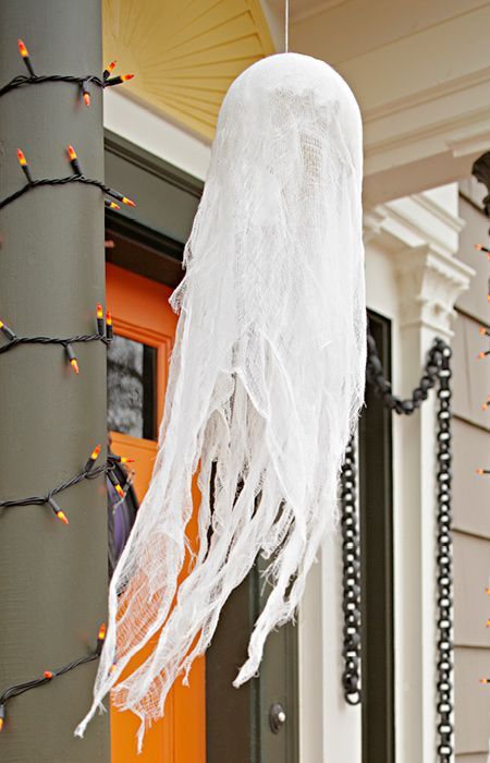 DIY Hanging Halloween Ghost Harry Potter Fall, Halloween Ghost Craft, Ghost Craft, Fall Halloween Decorations, Monster First Birthday, Diy Ghost, Craft Therapy, Pumpkin Carving Party, Easy Diy Halloween Decorations