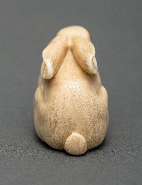 Rabbit Pottery, Rabbit Pictures, Rabbit Sculpture, Pottery Animals, Sculptures Céramiques, Putao, Wood Carving Designs, Wood Carving Patterns, Rabbit Art