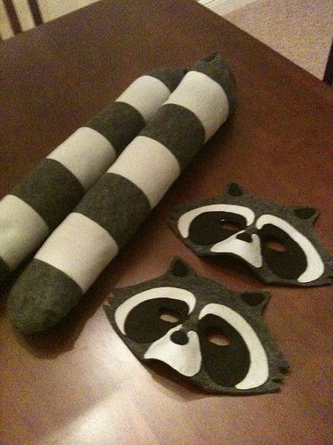 Raccoon Mask, Raccoon Costume, Diy Costumes Kids, Animal Costumes, Family Costumes, Family Halloween Costumes, Racoon, Crafty Craft, Diy Costumes