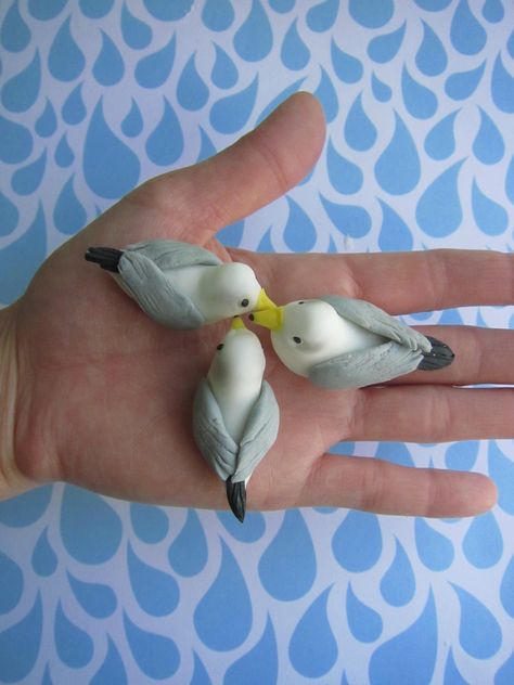 Seagulls Cupcake Toppers by mimicafe Union http://web.me.com/mimicafeunion Polymer Clay Seagull, Seagull Cake, Clay Seagull, 1989 Cake, Cupcake Castle, Sand Castle Cakes, Polymer Figures, Gumpaste Figures, Mary Cake