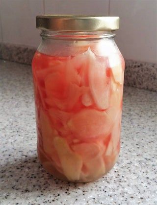 Abc Juice, Sushi Ginger, Buttery Rolls, Fermentation Recipes, Pickled Ginger, Pickled Veggies, Ginger Turmeric, Pickled Vegetables, Ginger Recipes