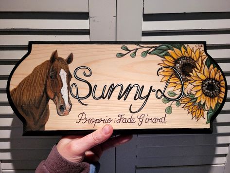 Horse Stall Sign, Stall Signs, Barn Signs, Horse Sign, Round Pen, Diy Barn, Horse Boarding, Horse Names, Western Riding