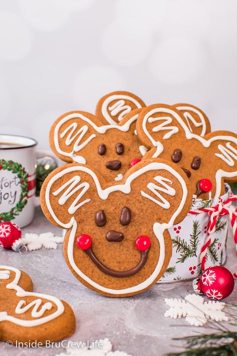 Peppermint Brownie Trifle, Mickey Gingerbread, Gingerbread Cookie Recipe, Crackle Cookies, Holiday Entertaining Food, Gingerbread Dough, Soft Gingerbread Cookies, Chocolate Melting Wafers, Homemade Eggnog