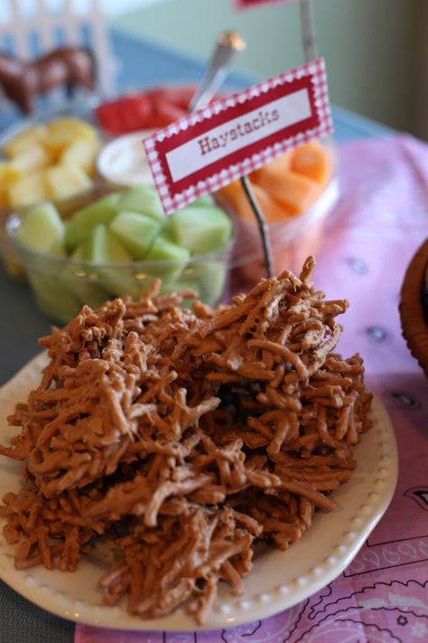 Haystacks snacks for an All American Western Rodeo party for the 4th of July Bible School Snacks, Western Vbs, Vbs Snacks, Barnyard Bash, Themed Snacks, Hobbit Party, One Thousand Gifts, Kids Party Ideas, Sadie Hawkins