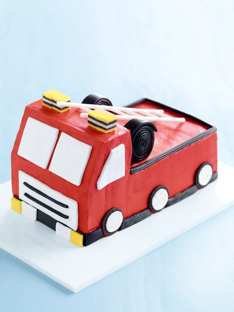 This roaring red fire truck, complete with ladders and hose will be the hero of the party. Fire Engine Birthday Cake, Fire Engine Cake, Fire Engine Party, Firetruck Cake, 4de Verjaardag, Truck Birthday Cakes, Tiger Cake, Fireman Party, Firefighter Party