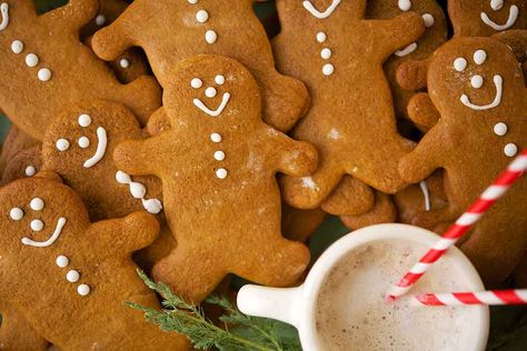 Gingerbread Cookies Recipe Vegan Gingerbread Cookies, Cookie Glaze, Winter Baking, Soft Gingerbread Cookies, Peach Crumble, Vegan Gingerbread, Classic Cookies Recipes, Ginger Bread Cookies Recipe, King Food