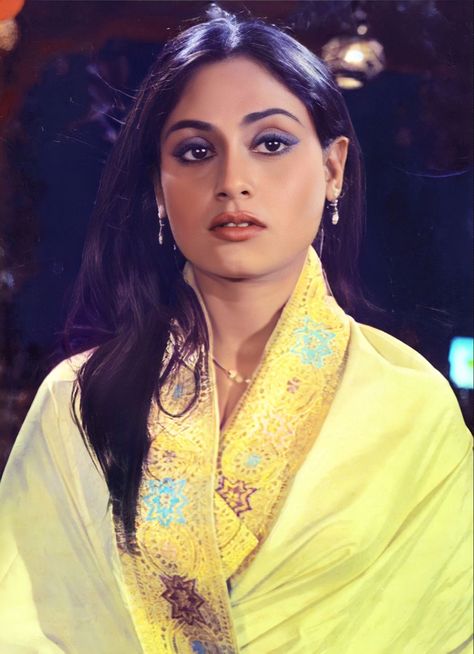 Jaya Bachchan, Learn Computer Coding, Computer Coding, Vintage Bollywood, Indian Movies, Indian Actresses, Makeup Hair, Actresses, Film