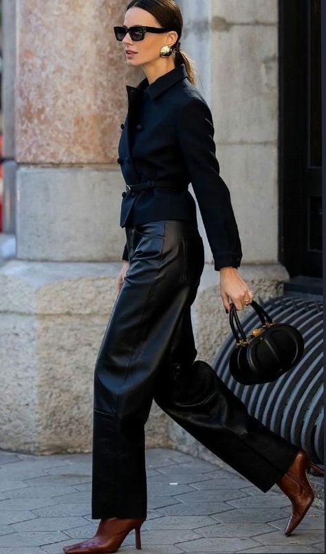 Fall Fashion 2024 Women Office, Leather Pants Outfit Work, Leather Pants Outfit Women, Corporate Party Outfit, Paris Attire, Faux Leather Pants Outfit, Leather Trousers Outfit, Primavera Outfit, Dc Style