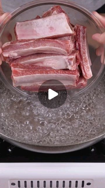 seek wonder on Instagram: "This Italian chef is a real genius" Ribs Recipe Oven, Real Genius, Cook Meat, Sweet Paprika, Pork Rib Recipes, Italian Chef, Dinner Entrees, Spare Ribs, Crushed Garlic