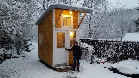 Luke Thill, 13, built a tiny house in his Iowa backyard by raising $1,500 mowing lawns and then learning a lot of new skills. Building A Tiny House, House Backyard, Build Your Own House, Ideas Hogar, Tiny House Movement, Eco House, Mini House, Garden Shed, Mini Case