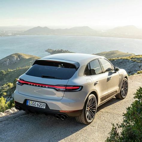 Porsche Suv Macan, Porsche Jeep, Macan Porsche, Porsche Suv, Luxury Cars Audi, Porsche Models, Car Goals, Porsche Macan, Cars Luxury