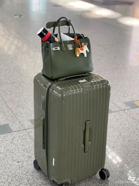 Airport Chic, Cute Luggage, Stylish Luggage, Luxe Life, Fancy Bags, Yes Or No, Bags Aesthetic, Luggage Sets, Hermes Bag