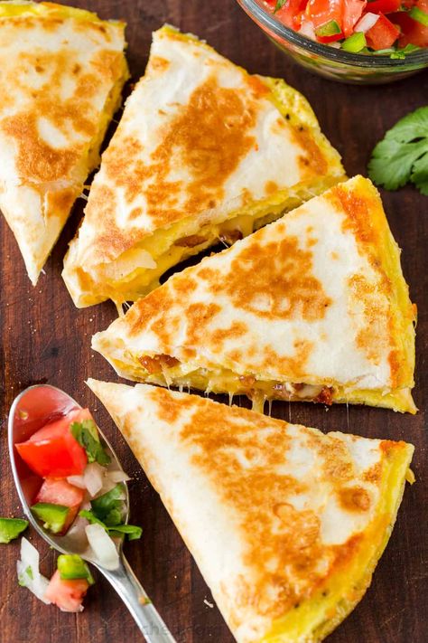 Breakfast quesadillas are the easiest one-pan breakfast and take minutes to make. Change up the egg quesadillas with sausage, bacon, or sliced deli ham. Breakfast Burittos Recipes, Breakfast Wraps Recipes, Natasha Kitchen, Breakfast Quesadilla Recipes, Natashas Kitchen, Breakfast Calories, Breakfast Quesadillas, Breakfast Quesadilla, Breakfast Enchiladas