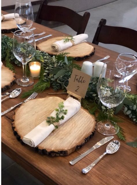 Tree Table Decorations, Wood Chargers Place Settings Wedding, Woodsy Table Decor, Place Mates Ideas, Wood Plates Table Setting, Wood Chargers Place Settings, Wooden Chargers Place Settings, Wood Placemats Wedding, Wedding Decor With Wood Slices