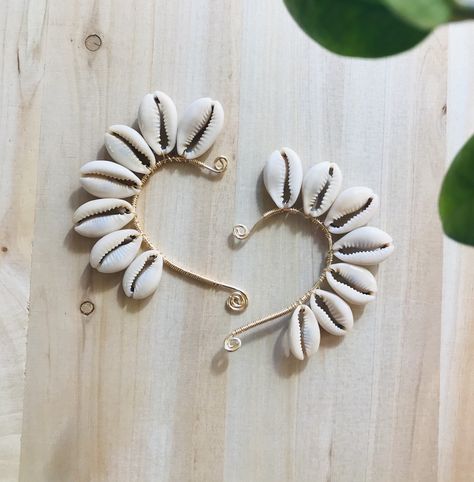 Afrofuturistic Fashion, Diy Jwellary, Cowrie Shell Earrings, Cowrie Shell Jewelry, Ruby Wedding Rings, Cowrie Shell Necklace, Cotton Jewelry, Floral Engagement Ring, Cowrie Shells