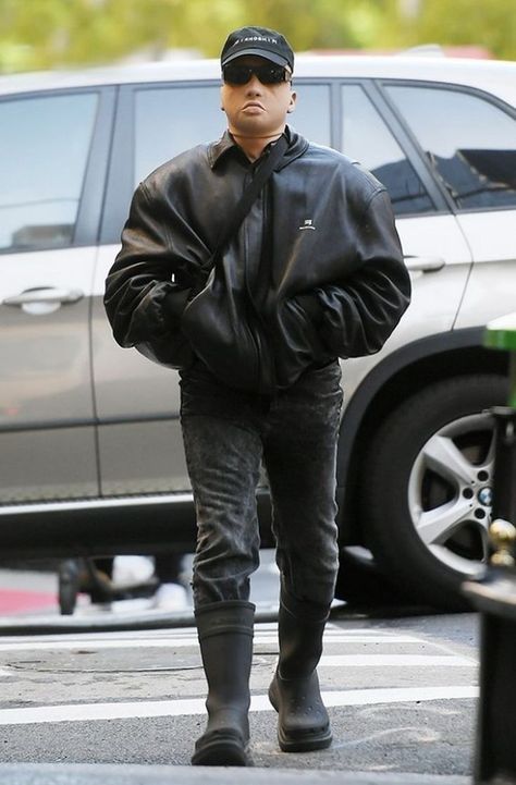 Kanye West Mask, Rubber Face Mask, Kanye West Outfits, Kanye Fashion, New Kanye, Kanye West Style, Grunge Shoes, Yeezy Outfit, Crocs Boots