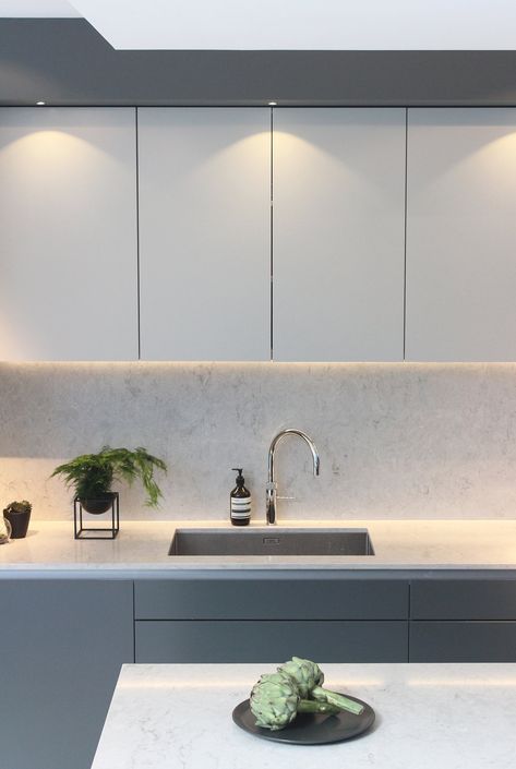 VEVES interior design Caesarstone Splashback, Modern Kitchen Splashback Ideas, Grey Kitchen Splashback, Stone Splashback, Modern Kitchen Splashbacks, Kitchen Splashback Ideas, Splashback Ideas, Caesarstone Kitchen, Splash Backs