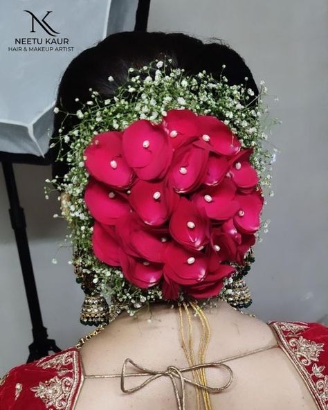 Floral Elegance: Sophisticated Bun Hairstyles with a Touch of Nature Ban Hairstyle Indian Wedding, Bridal Juda Hairstyles With Flowers, Red Bridal Look, Marriage Aesthetic, Reception Hairstyle, Bun Hairdo, Hair Styls, Designer Suits For Wedding, Reception Hairstyles