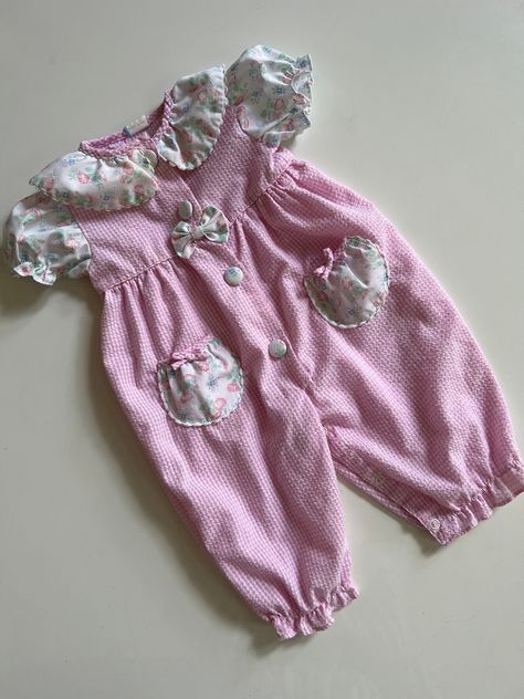 Vintage Pink Seersucker Jumpsuit Baby Girl 80s Baby Girl Pink Seersucker Pink Gingham Spring Romper #vintagebabygirl #vintagebabygirlromper #vintageseersuckerbaby #vintage80sbabygirl #vintage80sbabyclothes #vintagepinkseersuckerbaby 80s Baby Clothes, Gingham Jumpsuit, Spring Gingham, Spring Rompers, Pink Seersucker, Baby Girl Pink, Girls Overalls, Vintage Baby Clothes, Vintage Baby Girl