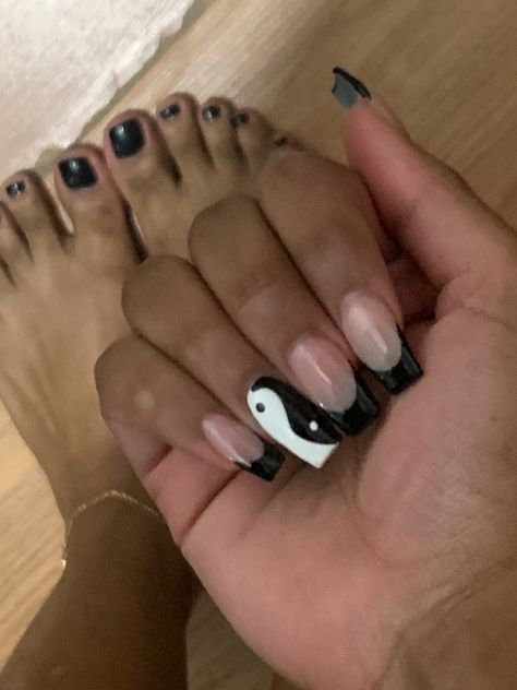 Ying Yang Nail Art, Yin And Yang Nails, Ying Yang Nails, Yin Yang Nails, Almond Nails Designs, Ying Yang, Yin Yang, Almond Nails, Nail Inspo