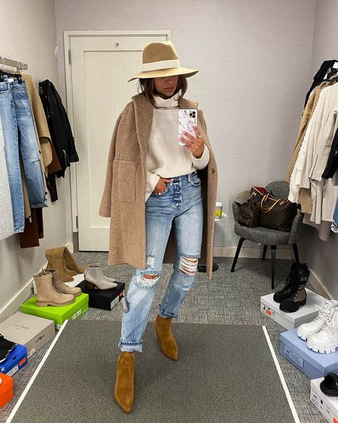 Camel Booties Outfit, Coatigan Outfit, Mia Mia Mine, Balmain Blazer, Off Duty Outfits, Mia Mia, White Leather Jacket, Booties Outfit, Grey Booties