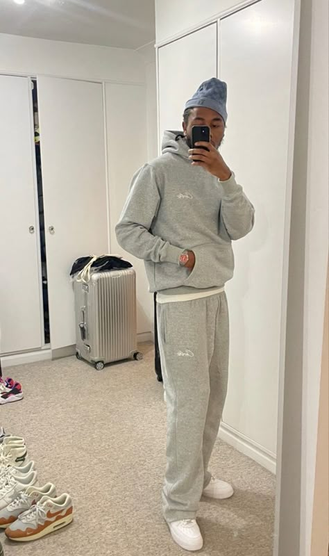 Sweat Suits Outfits Men, Corteiz Tracksuit, How To Style Sweatpants, Sweatsuit Outfits, Sweatsuit Outfit, Guys Fits, Drippy Outfit, Boys Fits, Drip Outfit Men