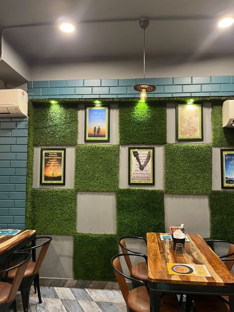 White Restaurant Interior Design, Mini Restaurant Design Small Spaces, Thai Restaurant Interior, Restaurant Decoration Ideas, Small Restaurant Interior, Small Restaurant Ideas, Content Corner, Outdoor Garden Decor Ideas, Grass Wall Decor