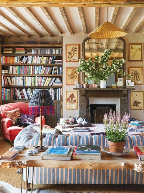 English Countryside Decor, Countryside Decor, Cottage Interior Design, Cottage Interior, Country Living Room, Cottage Interiors, English Country House, Country Style Homes, Country House Decor