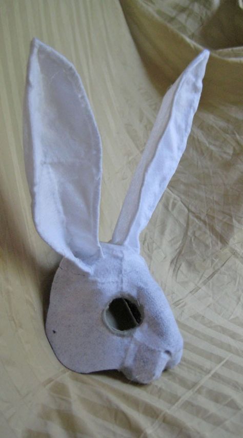 Rabbit mask por motherofthewolf en Etsy Hare Mask, Rabbit Mask, Cardboard Mask, Paper Mache Mask, Basic Clothing, Mascaras Halloween, Bunny Mask, Paper Mache Art, Paper Mask