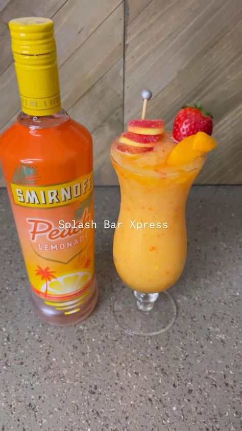 Frozen Cocktail, Frozen Cocktail Recipes, Fun Drinks Alcohol, Summer Drinks Alcohol, Alcholic Drinks, Cocktail Drinks Alcoholic, Peach Lemonade, Mixed Drinks Alcohol, Yummy Alcoholic Drinks