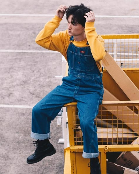 How To Style Overalls Men, Overall Outfits Aesthetic Men, Dungarees Outfit Men, Male Overalls Outfit, Overalls Men Fashion Aesthetic, Guy Overalls Outfit, Male Overalls Outfit Aesthetic, Overalls Men Fashion, Boys In Overalls