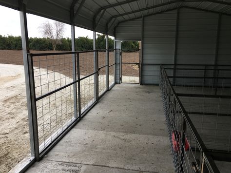 Carport Barn design. Show Pig Pen Ideas, Pig Barn Ideas, 4h Pigs, Show Pig Barn, Goat Barn Ideas, Show Cattle Barn, Show Lambs, Hog Farm, Show Pigs