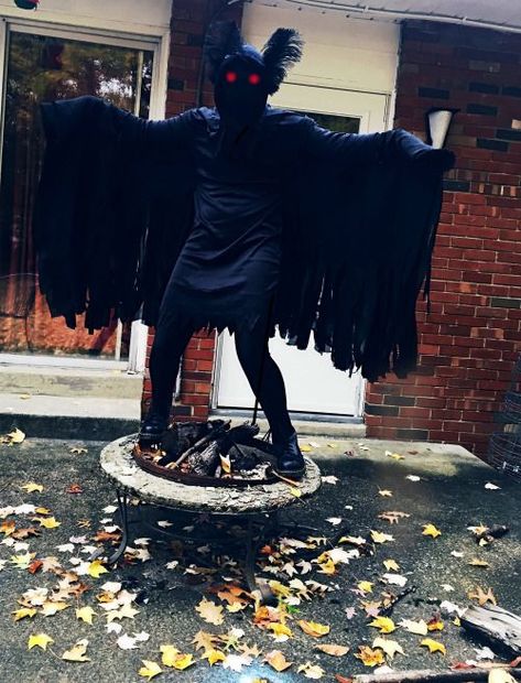 Cryptid Costume, Mothman Costume, The Mothman, Moth Man, Image Halloween, Buzzfeed Unsolved, Moth Art, Halloween 2020, Aesthetic Dark