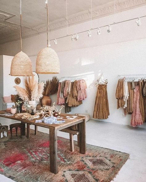 How to decorate a store like Spell and The Gypsy - BALI INTERIORS Boutique Decor Ideas Retail Store Design, Boutique Decor Ideas, Vintage Store Ideas, Clothing Boutique Interior, Display Visual Merchandising, Clothing Store Interior, Boutique Inspiration, Store Design Boutique, Boutique Display