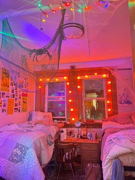 Halloween Decorations Dorm Room, Dorm Halloween Decor, Dorm Christmas Lights, Halloween Dorm Decorations, Halloween Dorm, Holiday Room Decor, Holiday Room, College Halloween, Picture Inspiration