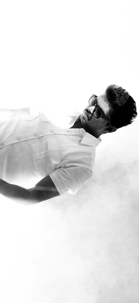 Thalaiva Still Thuppakki Vijay, Vijay Wallpaper, Thalaiva Vijay, Actor Vijay Hd Wallpaper New, Joseph Vijay, Hd Cover Photos, Actor Vijay, Marley Quotes, Famous Indian Actors