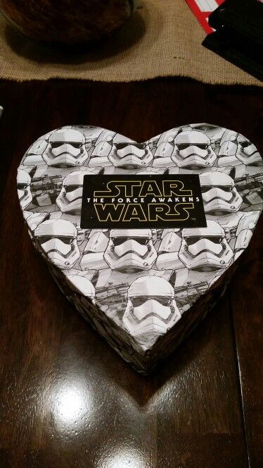 Star Wars Valentine box Star Wars Valentines Box, Star Wars Gift Box, Social Aesthetic, Star Wars Valentine, Star Wars Valentines, Boyfriend Gift Basket, Stars Wars, Cute Couple Gifts