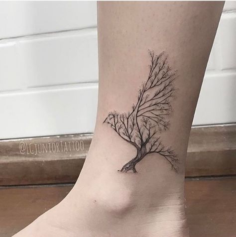 Tree - Bird Tree With Birds Tattoo, Tattoo Eagle, Tree Tat, Cute Sister Tattoos, Tree Tattoo Men, Sketchy Tattoo, Bird Tattoo Wrist, Tattoo Bird, Tree Tattoos