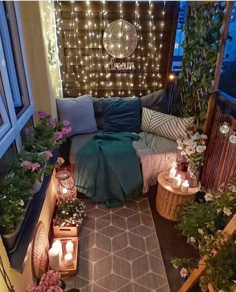 Beautiful Bed Designs, Balcony Privacy, Diy Balcony, Cute Apartment, Balcony Ideas Apartment Indian, Apartment Patio, Apartment Patio Decor, Small Balcony Decor, Small Balcony Ideas