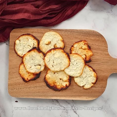 1 Ingredient cottage cheese chips 3 (1) Oven Baked Cottage Cheese Chips, Cottage Cheese Crisps Oven, Cottage Cheese Crisps, Cottage Cheese Chips In Oven, Cottage Cheese Crackers, Cheese Chips Recipe, Cottage Cheese Chips, Cottage Cheese Dessert Recipes, Protein Snacks Recipes