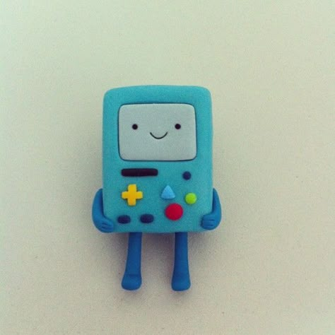 Clay Cartoon Figures, Bmo Adventure Time Clay, Clay Bmo, Clay Cartoon Characters, Small Clay Crafts, Polymer Clay Crafts Ideas, Clay Art Easy, Cute Clay Creations, Clay Crafts Easy