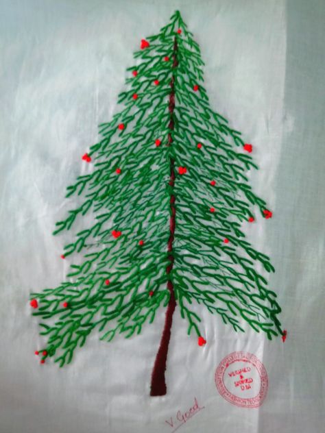 Feather Stitch Motif, Feather Stitch Embroidery Design, Christmas Tree Simple, Embroidery Christmas Tree, Stitch Christmas Tree, Simple Motif, Christmas Tree Embroidery, Patterns Flowers, Feather Stitch