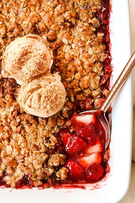 Strawberry Crisp (or crumble) is the easiest strawberry dessert of all time, bursting with juicy strawberries and a crunchy, buttery oat topping. Strawberry Crisp Recipe, Adorable Desserts, Fruit Crisp Recipe, Oat Crumble Topping, Easy Strawberry Desserts, Carrot Cake With Pineapple, Strawberry Crumble, Fabulous Desserts, Strawberry Crisp