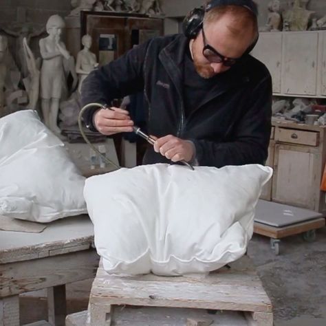 In his latest series, artist Hakon Anton Fageras sculpts soft-looking pillows from blocks of white marble using a pneumatic hammer. Pillow Sculpture, Marble Pillow, Ceramic Art Sculpture, New Media Art, Hakone, National Art, Art Instructions, Model Making, Stone Carving