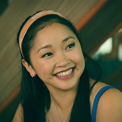 Lara Jean Covey Hairstyles, Lara Jean Covey, Curly Head, Cady Heron, Lana Condor, Fav Movie, Lara Jean, Jenny Han, Movies And Series