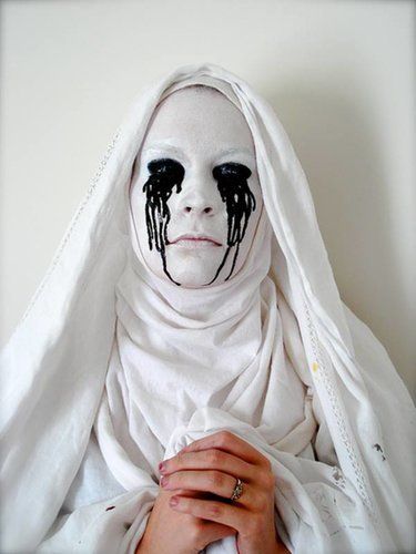 Source: Reddit user THEPAGGGEMASTER Evil Makeup, Halloween Zombie Makeup, Nun Halloween, Halloween Makeup Clown, Halloween Make-up Looks, Halloweenský Makeup, Creepy Halloween Costumes, Horror Make-up, Creepy Halloween Makeup