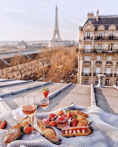 1,534 Likes, 19 Comments - Breakfast With A View (@breakfastwithaview) on Instagram: “Good morning from Amsterdam! Beautiful picture by @fashioninmysoul! ♥️✨ #breakfastwithaview” Parisian Picnic, Paris Aesthetic, Perfect Picnic, The Eiffel Tower, Paris Travel, Travel Goals, Travel Inspo, Dream Destinations, Travel Aesthetic