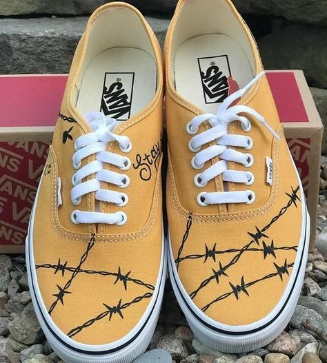 Vans Painted Shoes Ideas, Custom Painted Vans, Outfits With Vans, Sharpie Shoes, Custom Vans Shoes, Painted Shoes Diy, Custom Sneakers Diy, Painted Vans, Custom Painted Shoes